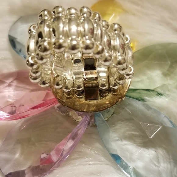 Large Statement Ring - Picture 4 of 6